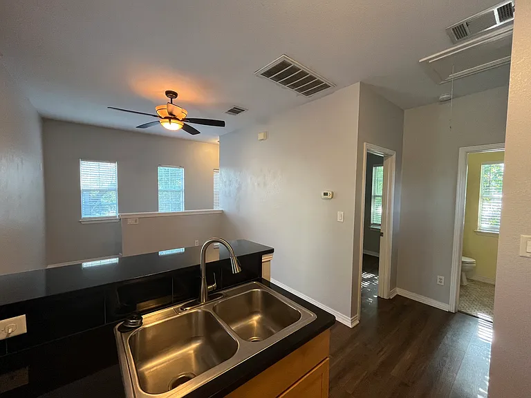 1604 Walnut Ave #B — Photo 3