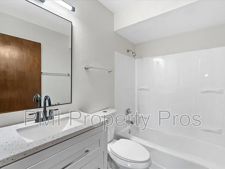 8148 S 88th St — Photo 29