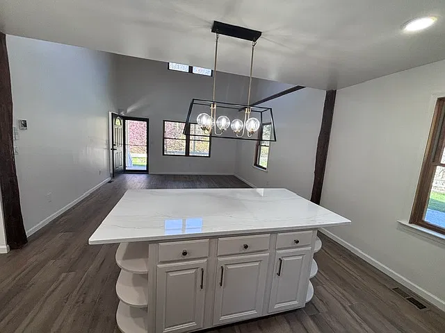 4 bed, 2595 sqft, $3,900 — Photo 4