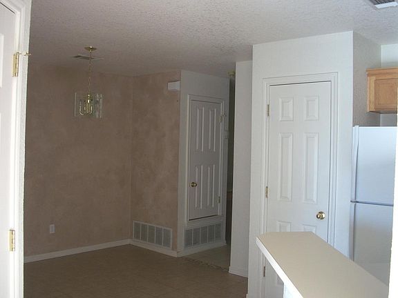 5th image of 4407 Thunder Creek Dr APT A