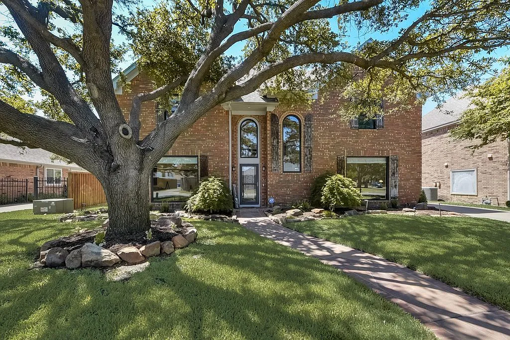 5 bed, 2.5 bath, 3563 sqft, $6,250 — Photo 2