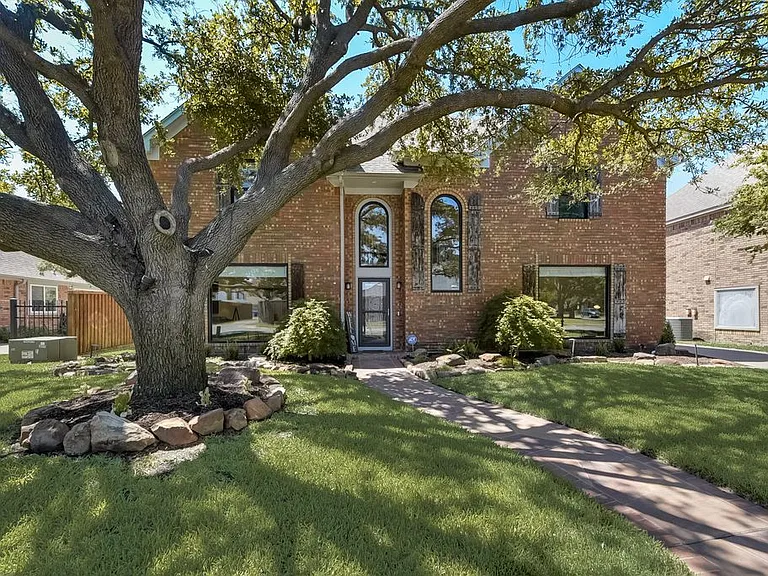 2216 Ridgecrest Trl — Photo 2
