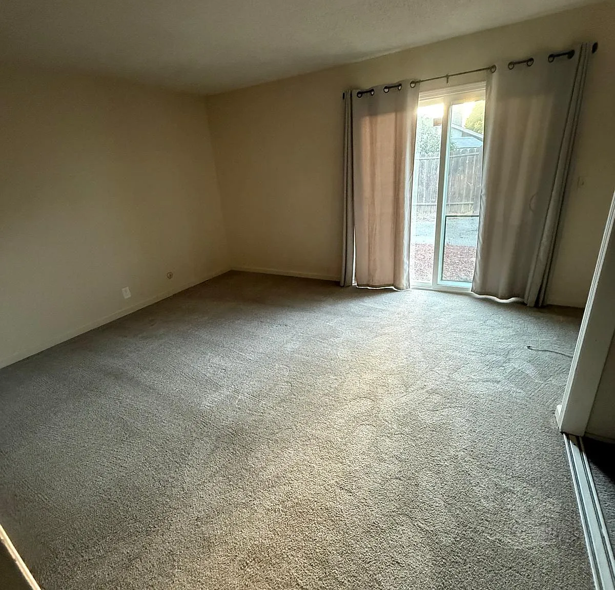 4 bed, 1417 sqft, $3,295 — Photo 4