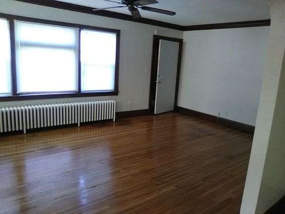 4th image of 816 42nd Ave N #1