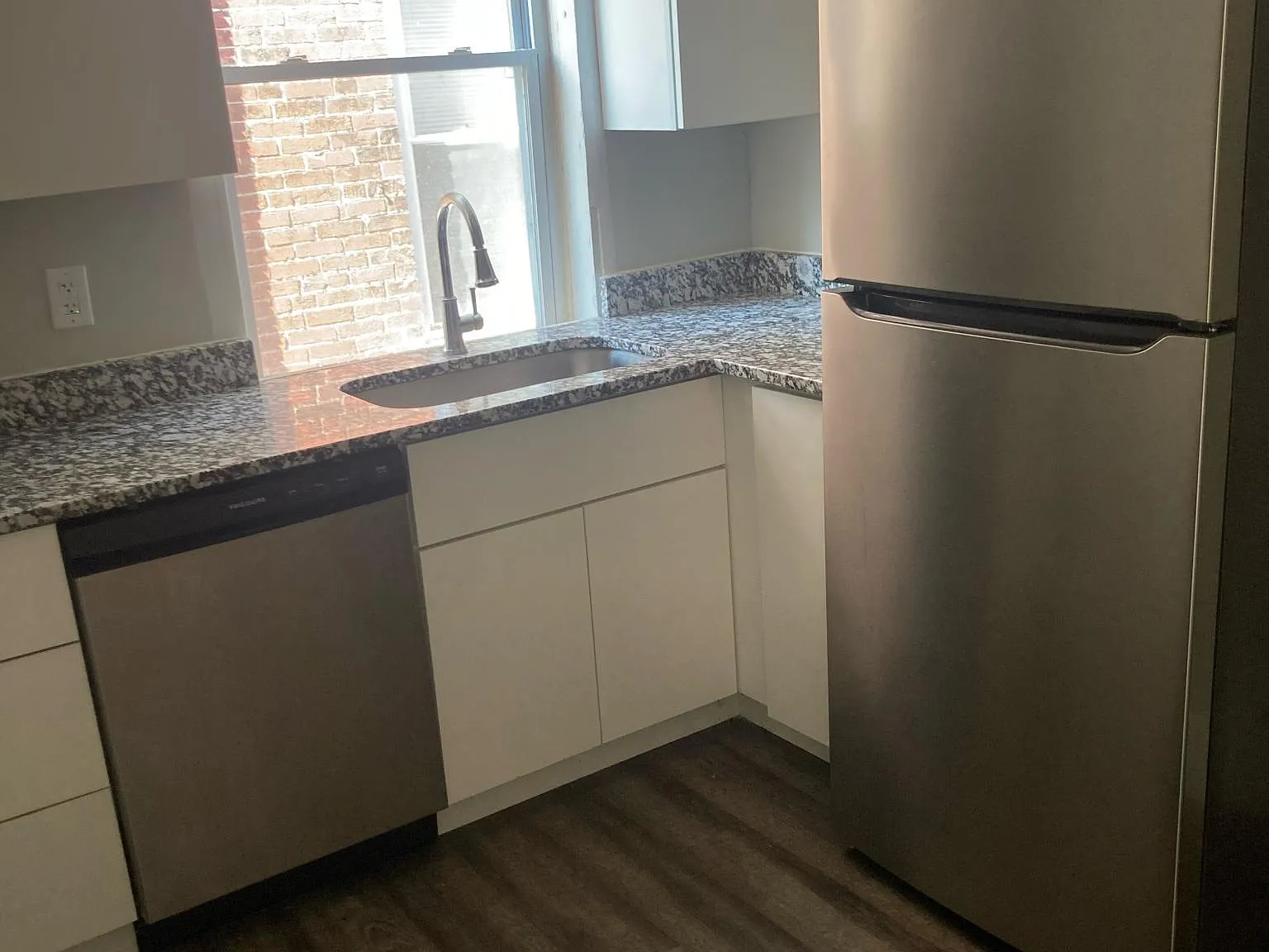 2 bed, 1100 sqft, $1,350 — Photo 1