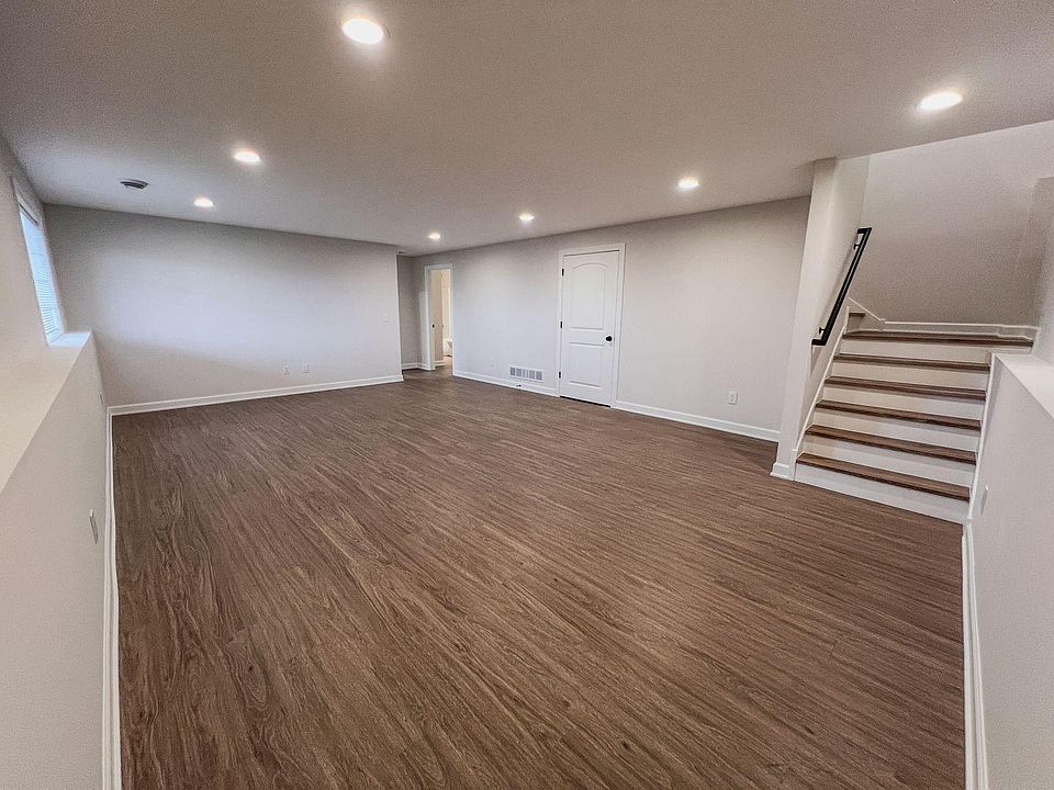 1st image of 611 S Division St