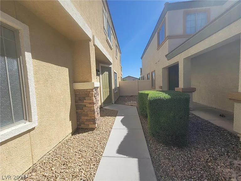3665 Remington Grove Ave — Photo 6
