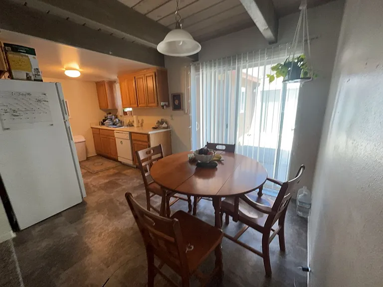 218 University Ave — Photo 6