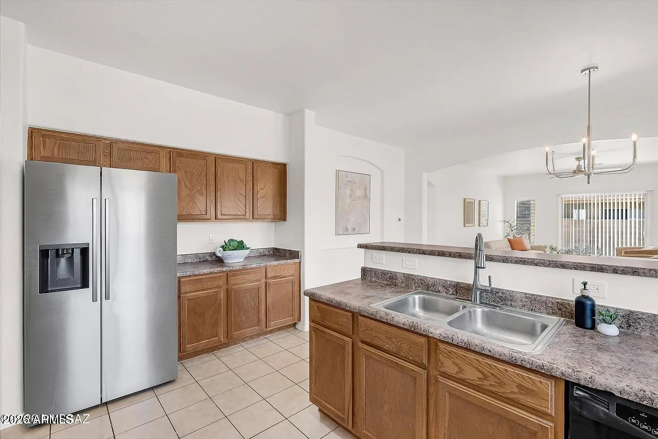 3 bed, 2.0 bath, 1387 sqft, $1,250 — Photo 3