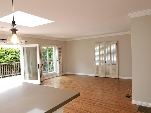 3rd image of 8949 Dicks St