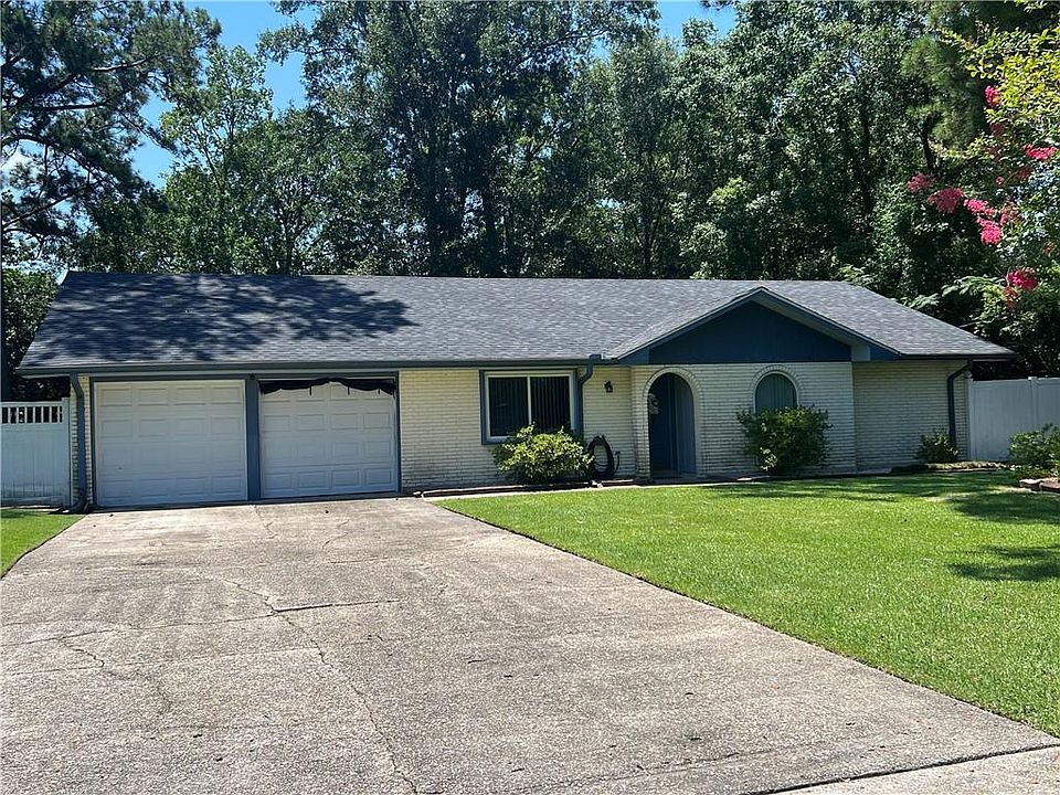 1st image of 353 Huntington Dr