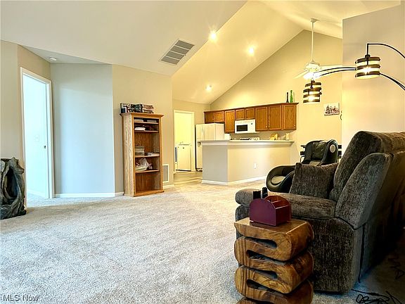 5th image of 544 Crossings Cir