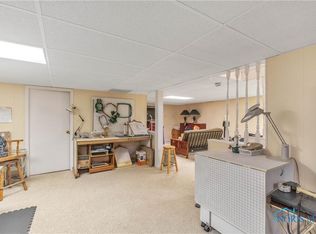 3075 Plumbrook Dr, Maumee, OH 43537