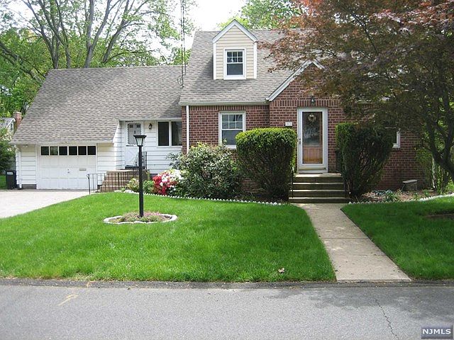 2nd image of 33 Haring St