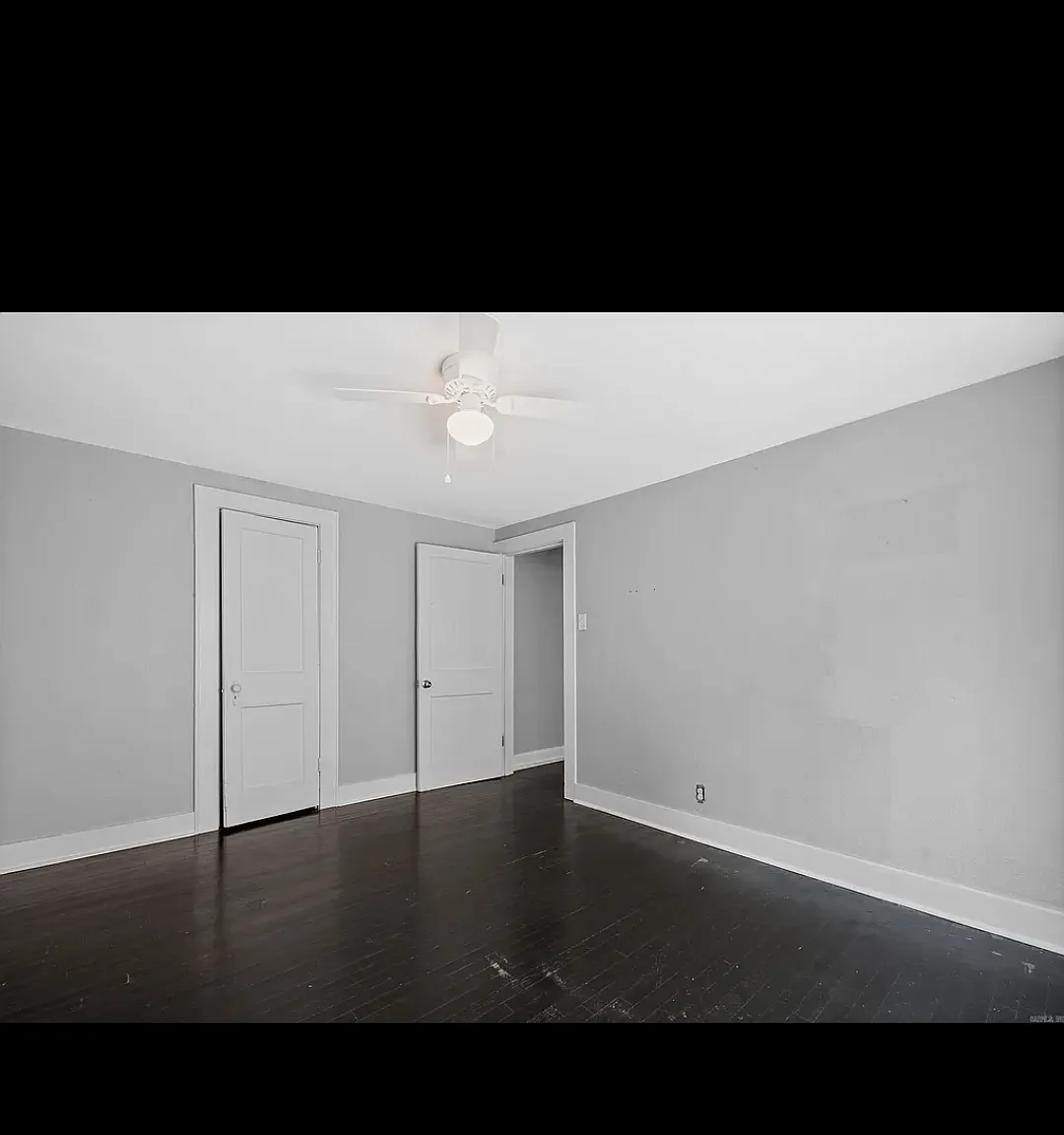 1300 Greenwood Ave — Photo 3