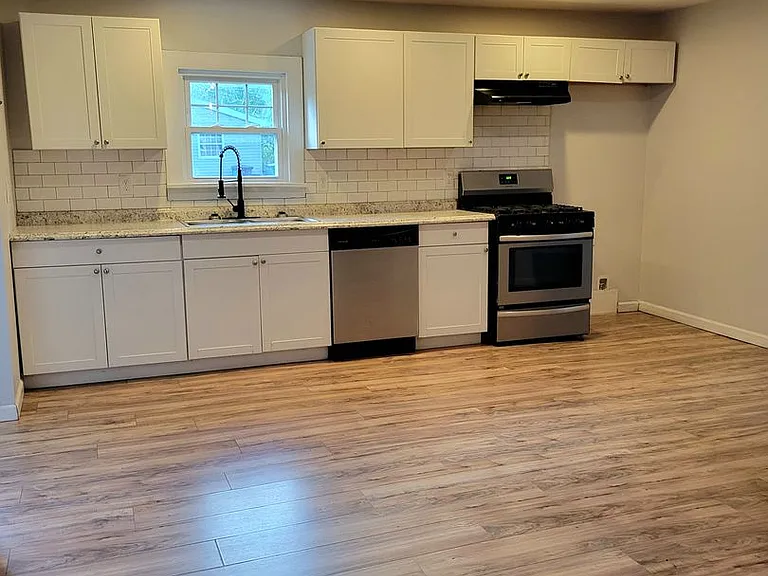 5137 Lakeview Dr — Photo 6