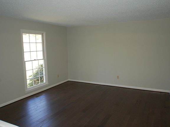 GREATROOM WITH HARDWOODS