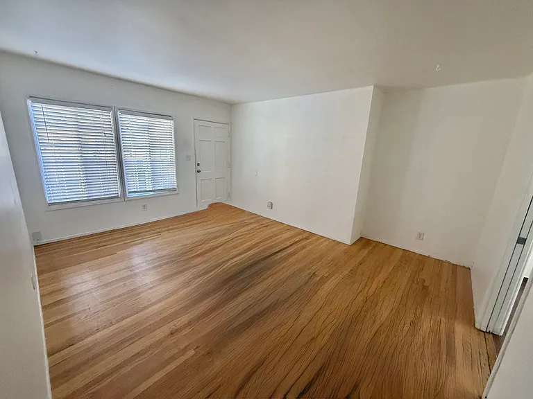 221 W 14th St #223 — Photo 6