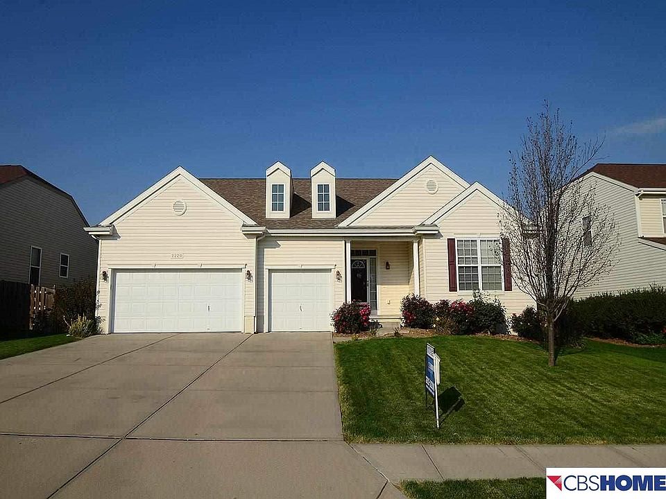 1st image of 2220 Sand Hills Dr