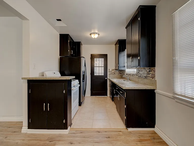 1321 E Wilson Ave #6 — Photo 11