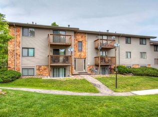 9537 University Ave APT 21, Clive, IA 50325