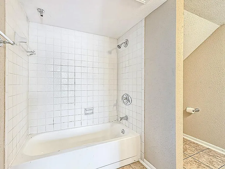 3130 Walnut Bend Ln #402 — Photo 16