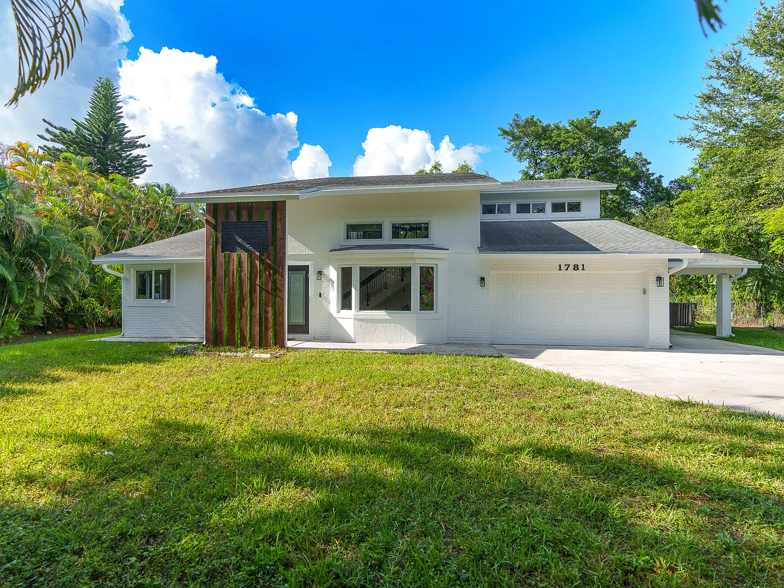 5 bed, 3200 sqft, $10,500 — Photo 2