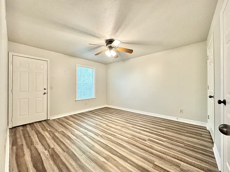 884 W Holly St #12 — Photo 12