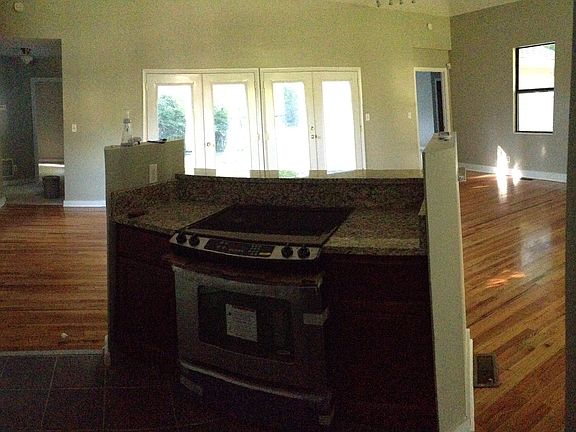 5th image of 3201 Shimmy Ln