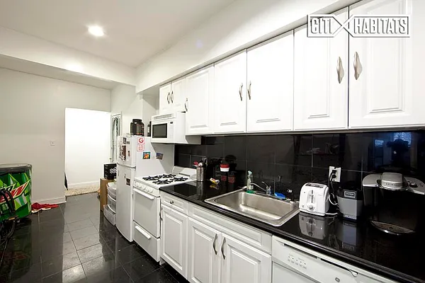 Rented by Citi Habitats | media 25