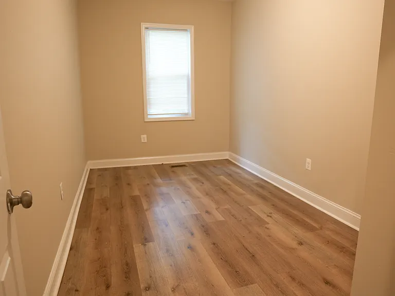 2910 Hilldale Ave — Photo 8
