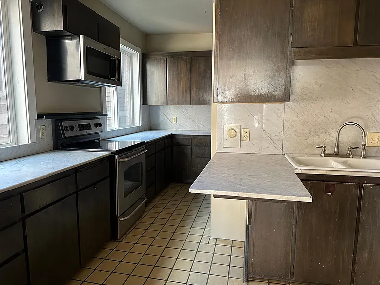 602 Melrose Ave E #202 — Photo 8
