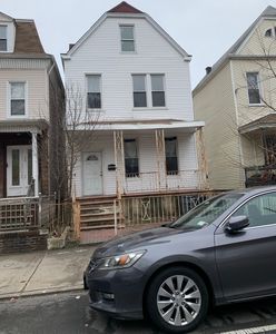 68 Sunnyside Ave, Brooklyn, NY, 11207