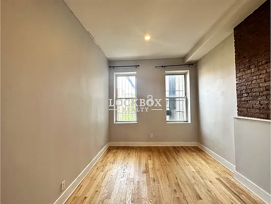 Rented by Lockbox Realty | media 9