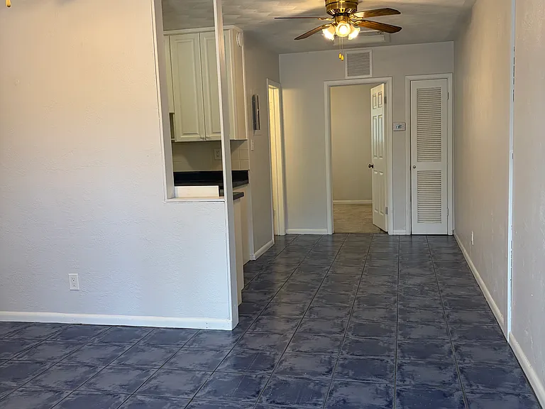 248 SW 12th St #1 — Photo 6