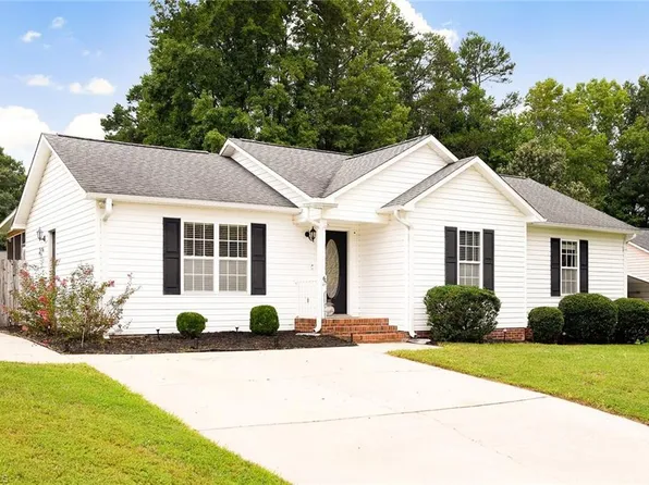 6 Abbey Ct, Thomasville, NC 27360