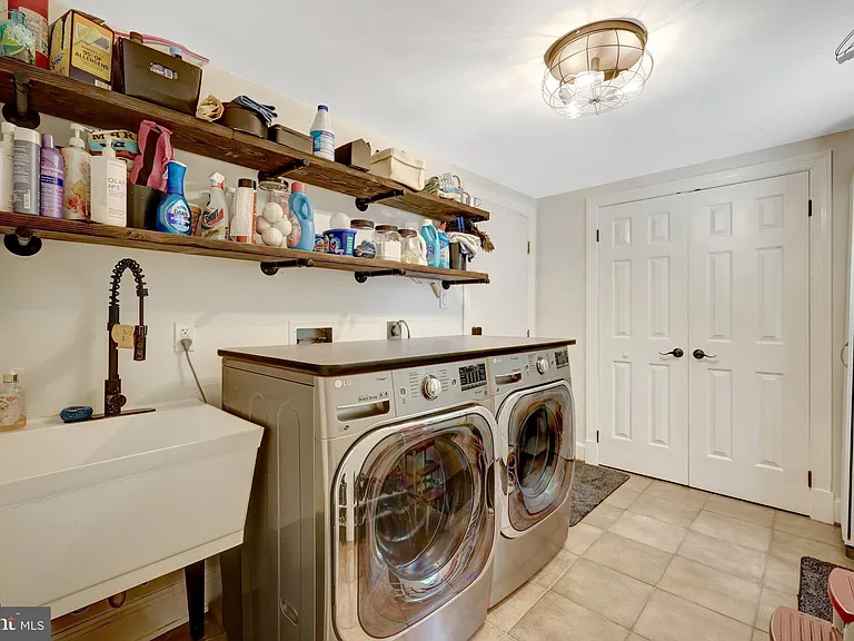 7845 Old Dominion Dr — Photo 48