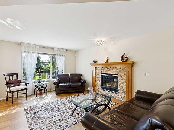 5th image of 3766 Springbank Dr SW