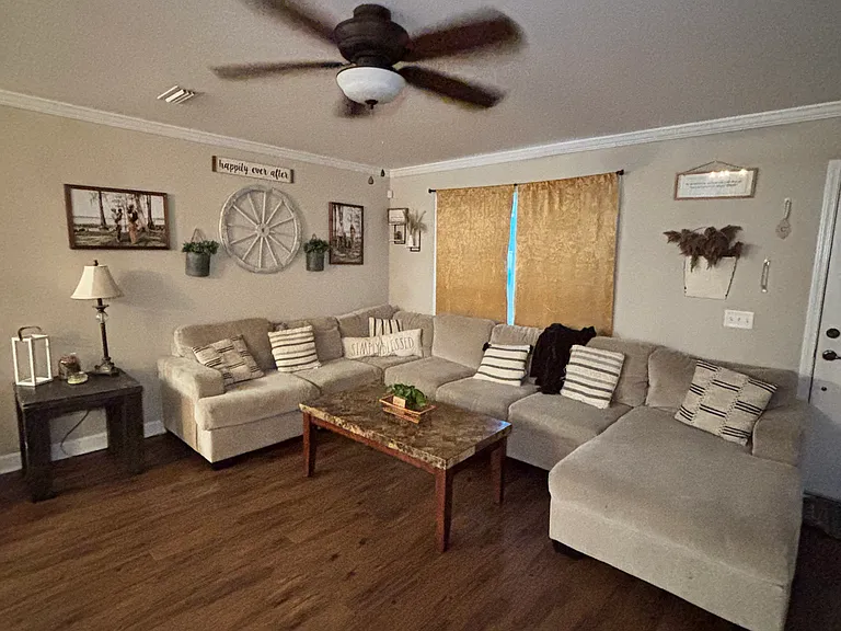 160 Mikado Dr — Photo 2