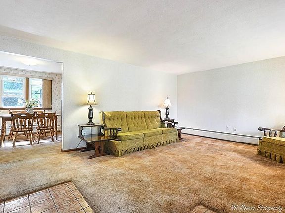 3rd image of 10 Manor Dr