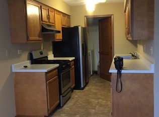 346 Sandhurst Ln, South Elgin, IL 60177