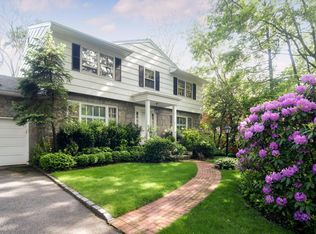 19 A Somerset Dr S, Great Neck, NY 11020