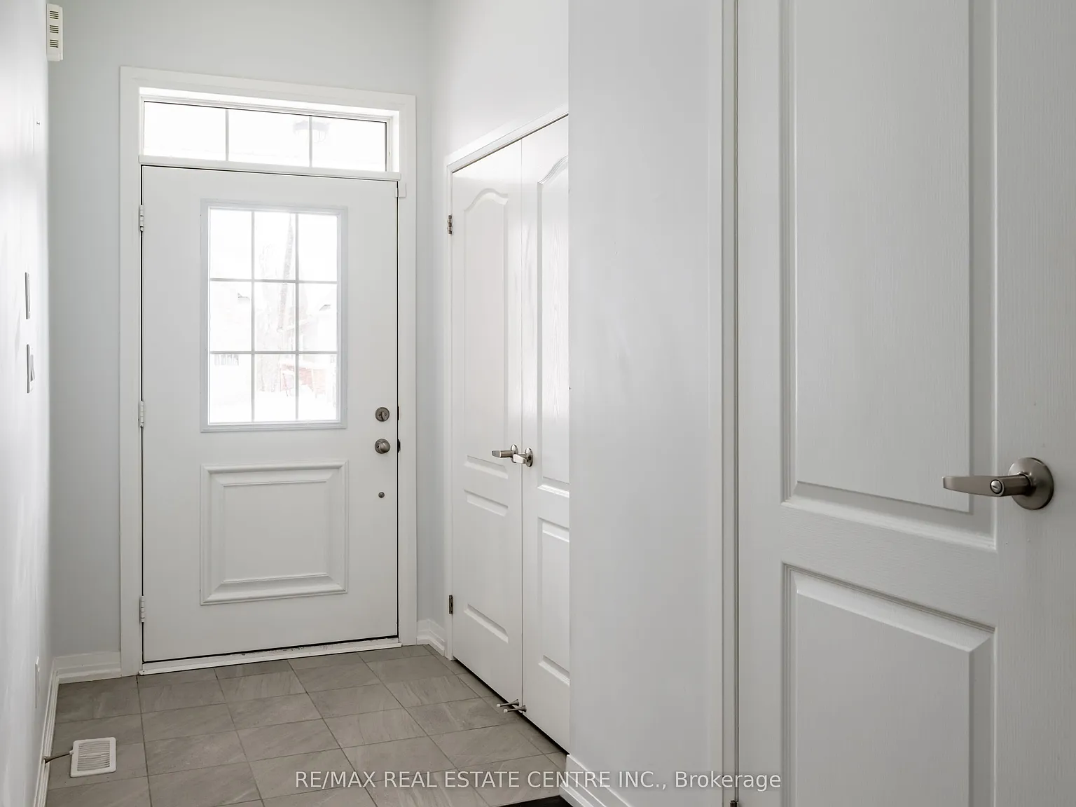 3 bed, $3,000 — Photo 3