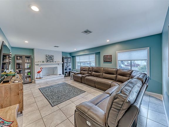 4th image of 1717 E Oakey Blvd