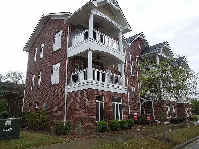 Southern Living-In Golf Course Community on the Savannah Riv