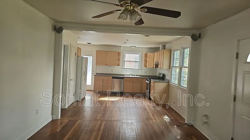 3 bed, 1.0 bath, 1150 sqft, $1,675 — Photo 3