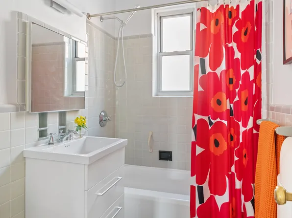 1825 Foster Avenue image 11 of 13