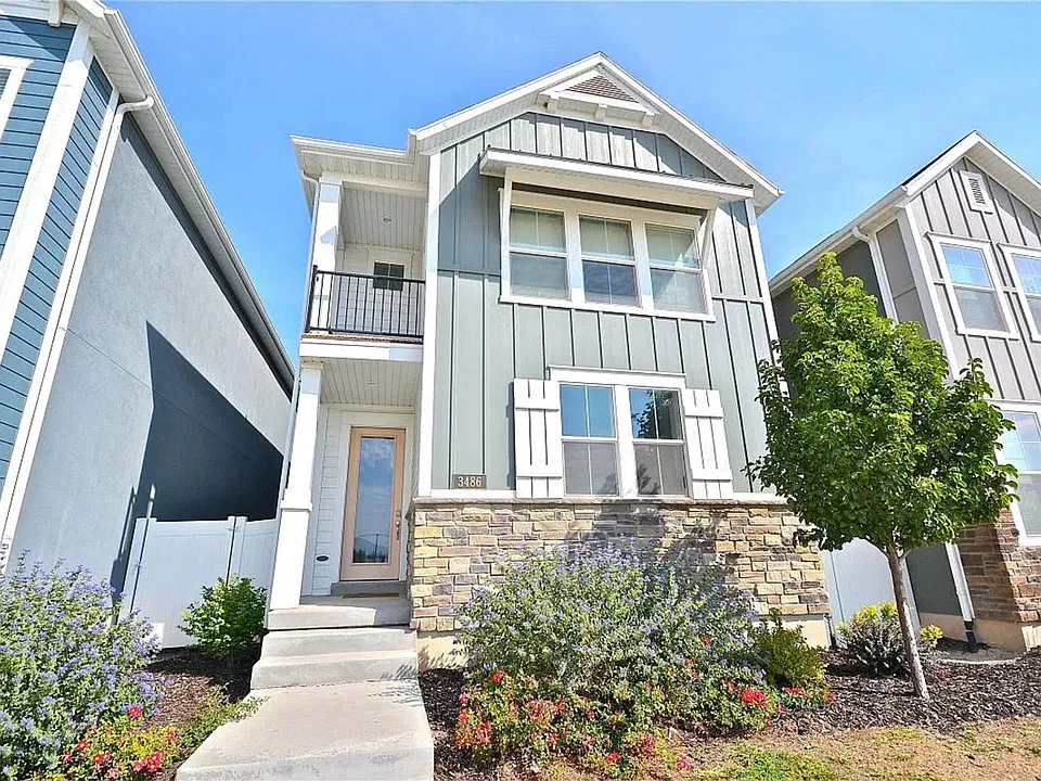3486 W Waterbury Dr