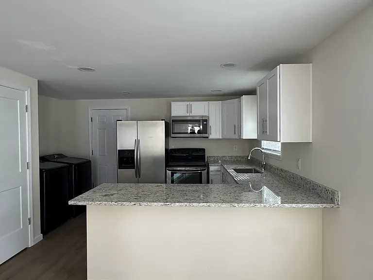 2420 N North St — Photo 7