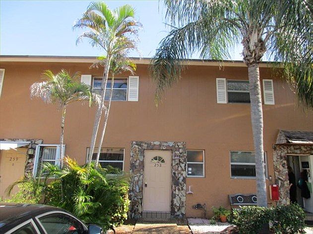1st image of 450 SE 7th St APT 258
